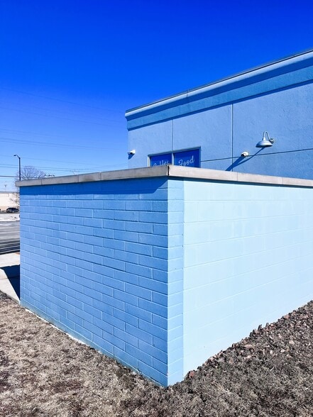 More Photos Of 5091 W Brown Deer Rd, Milwaukee Freestanding For Sale