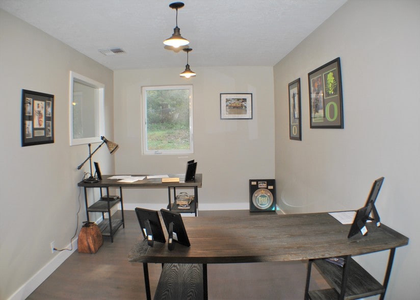 More Photos Of 630 Mary Ave SE, Salem Medical For Sale
