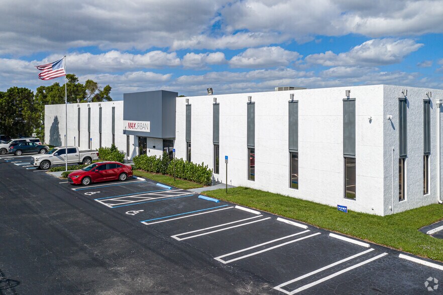 Primary Photo Of 2901 Gateway Dr, Pompano Beach Warehouse For Lease