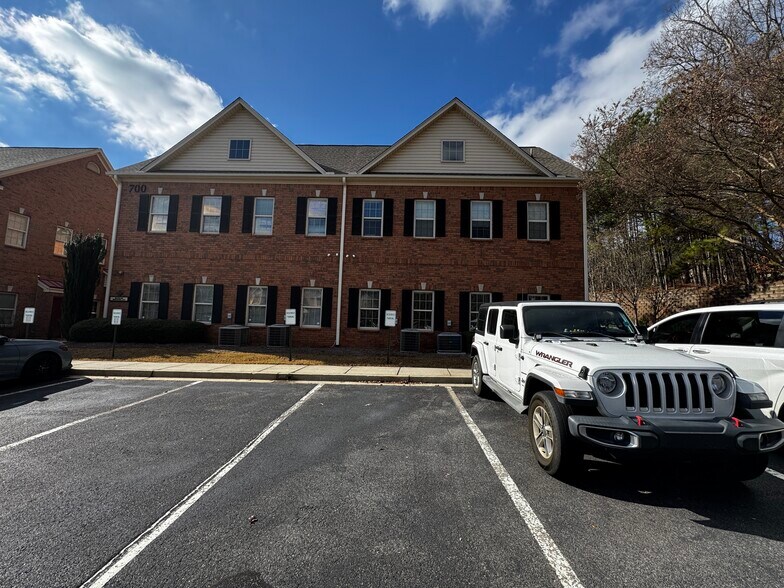 More Photos Of 4485 Tench Rd, Suwanee Medical For Lease