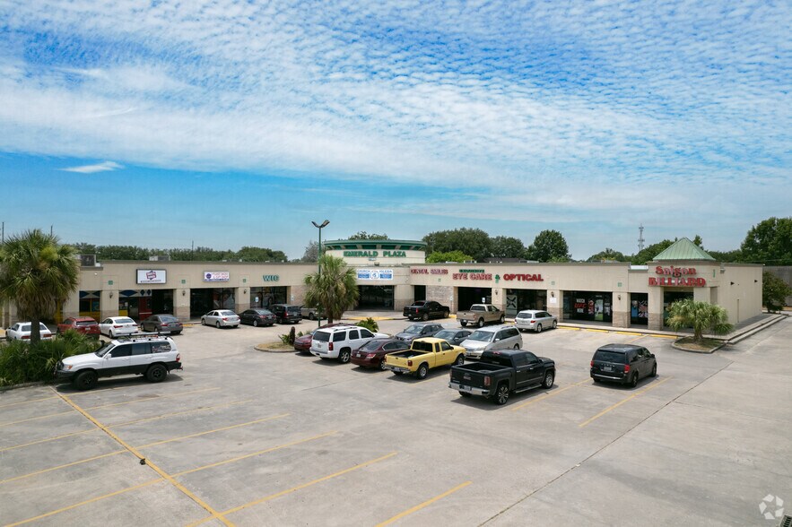 More Photos Of 11509 Veterans Memorial Dr, Houston Unknown For Lease