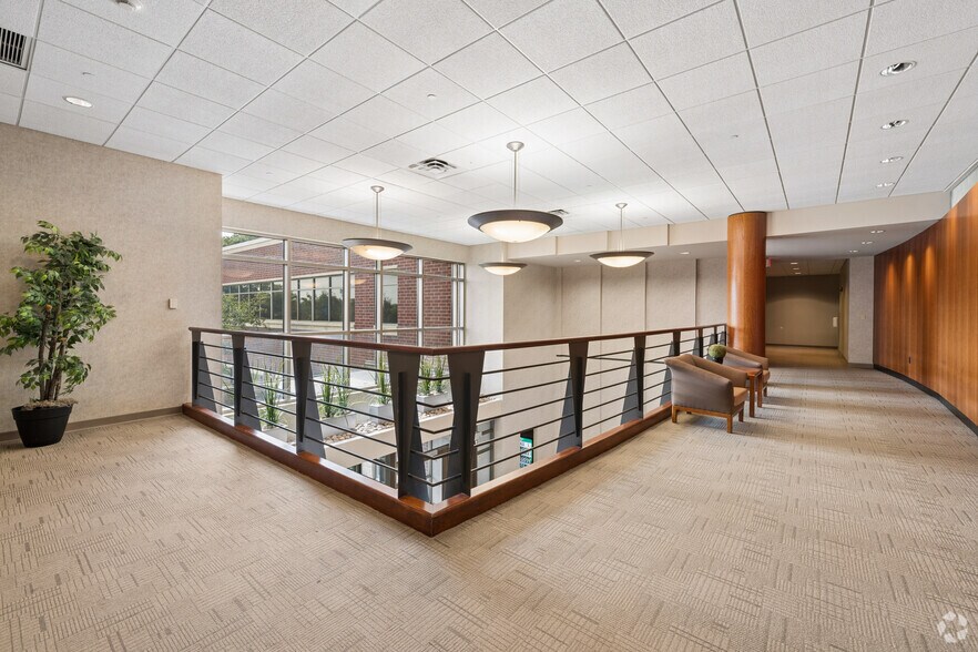 More Photos Of N19W23993 Ridgeview Pky, Waukesha Office For Sale