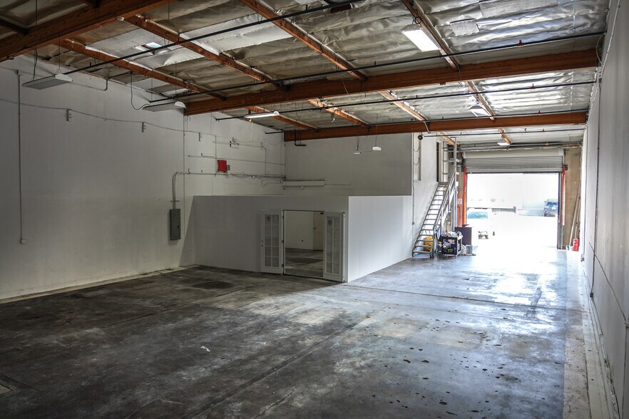 More Photos Of 380 Swift Ave, South San Francisco Warehouse For Lease
