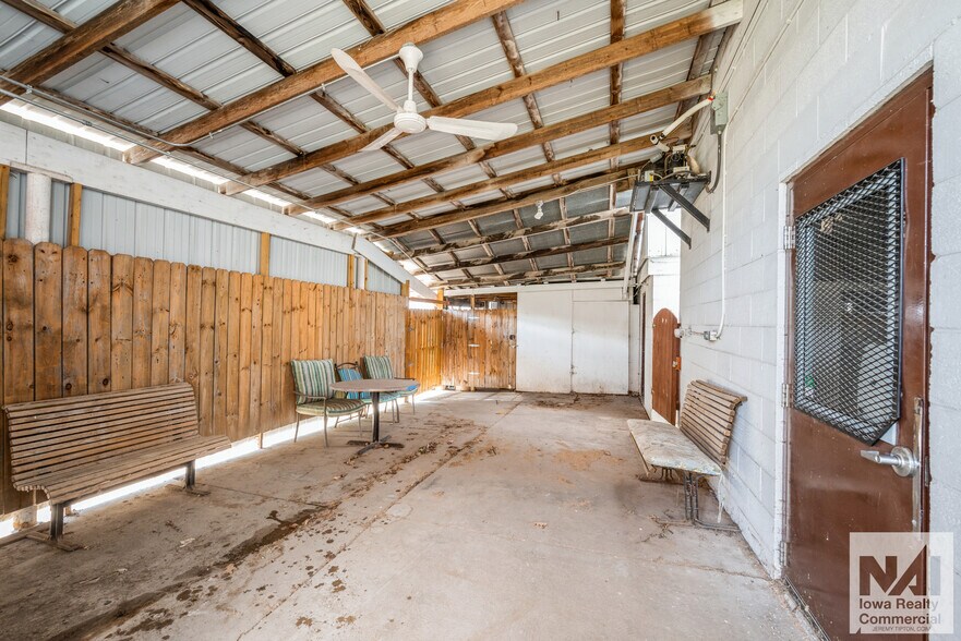 More Photos Of 115 E Main St, Coggon General Retail For Sale