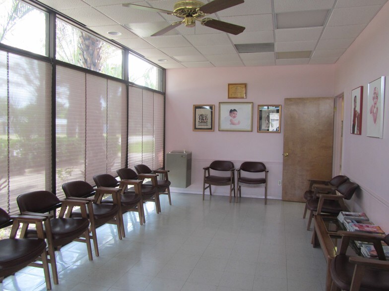 More Photos Of 1205-1211 W Austin St, Port Lavaca Office For Lease