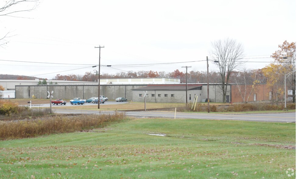 Primary Photo Of 855 Oak Hill Rd, Mountain Top Warehouse For Sale