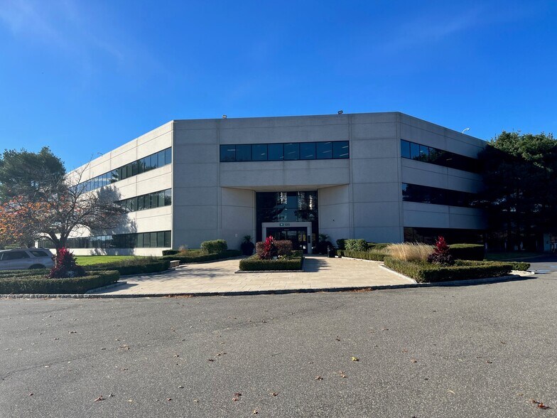 More Photos Of 135 Pinelawn Rd, Melville Office For Lease