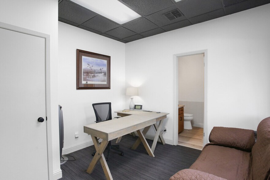 More Photos Of 825 W Prien Lake Rd, Lake Charles Medical For Sale