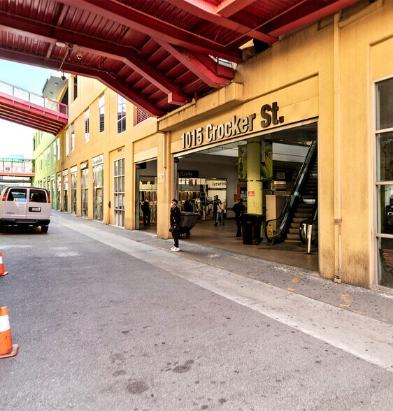 More Photos Of 1015 Crocker St, Los Angeles Storefront For Sale