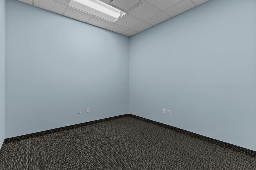 More Photos Of 6740 Rock Spring Rd, Wilmington Office For Sale