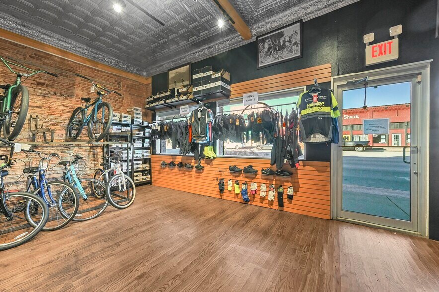 More Photos Of 130 N Main St, Mansfield Storefront Retail Office For Sale