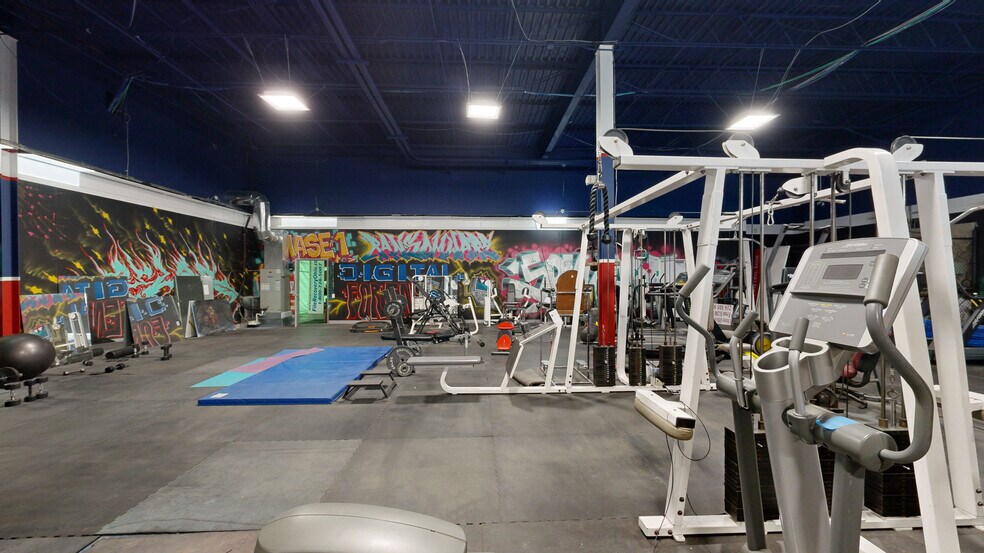 More Photos Of 4400 Renaissance Pky, Warrensville Heights Showroom For Lease