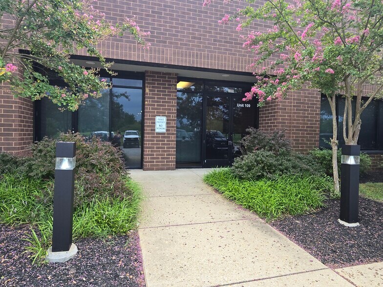 More Photos Of 2960 Technology Pl, Waldorf Research And Development For Lease