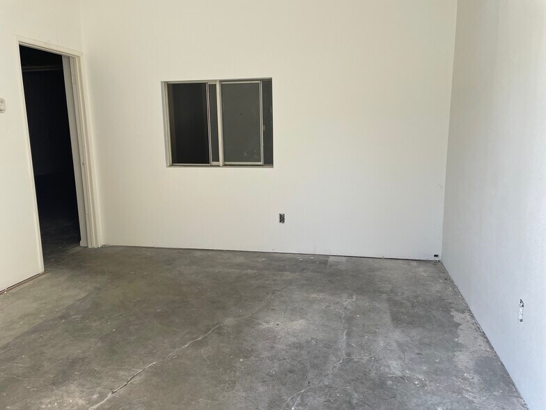 More Photos Of 3733-3737 Kenora Dr, Spring Valley Manufacturing For Lease