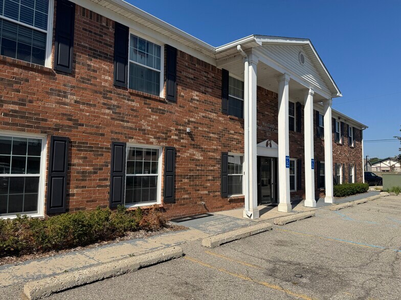 More Photos Of 8123 Grand River Rd, Brighton Medical For Sale
