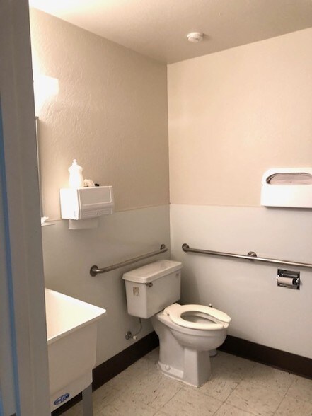 More Photos Of 11860 Kemper Rd, Auburn Flex For Sale