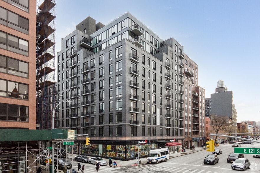 More Photos Of 2211 3rd Ave, New York Apartments For Lease