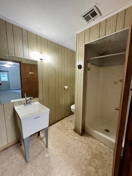 More Photos Of 1413 N Muskogee Pl, Claremore Office For Sale