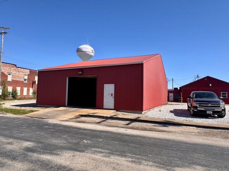 More Photos Of 205 W Main St, Bushnell Industrial For Sale