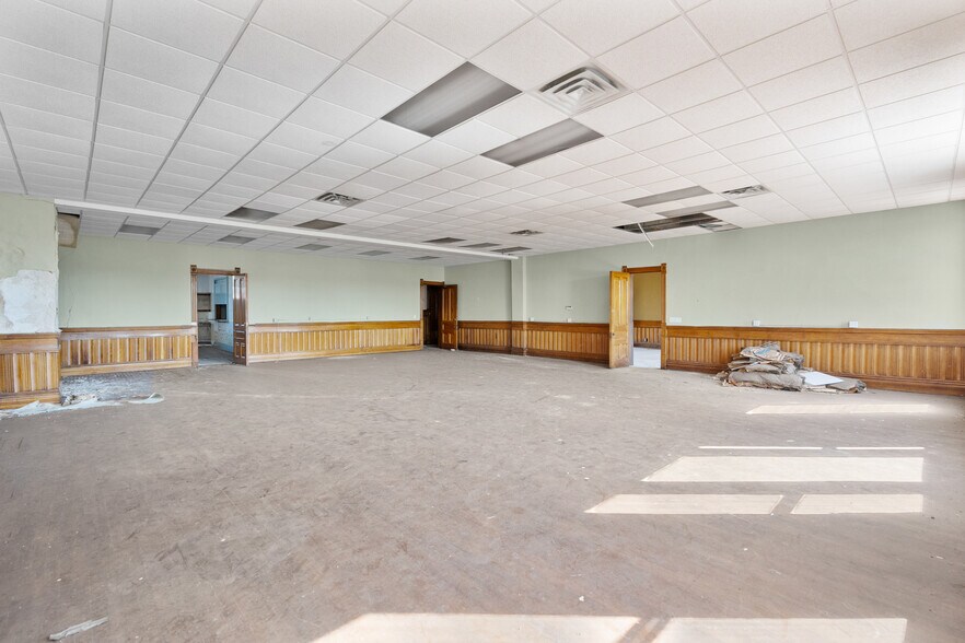 More Photos Of 2 Bay St, Chippewa Falls Storefront Retail Office For Sale