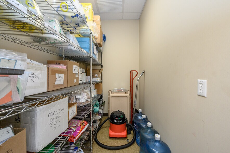 More Photos Of 612 Mount Pleasant Ave, West Orange Veterinarian Kennel For Sale
