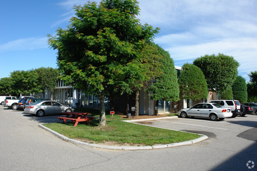 More Photos Of 6 Westchester Plz, Elmsford Light Manufacturing For Lease