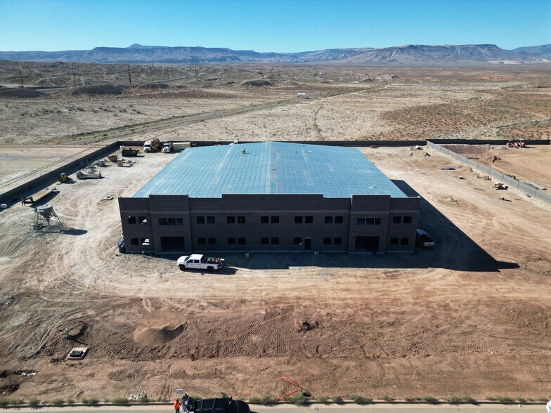 More Photos Of 812 E Benchmark Dr, St George Industrial For Sale