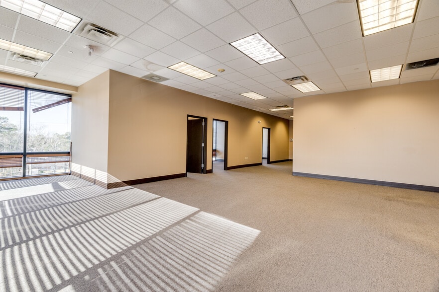 More Photos Of 2500 N 7th St, West Monroe Office For Lease