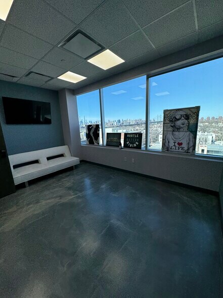 More Photos Of 23-25 31st St, Astoria Medical For Lease