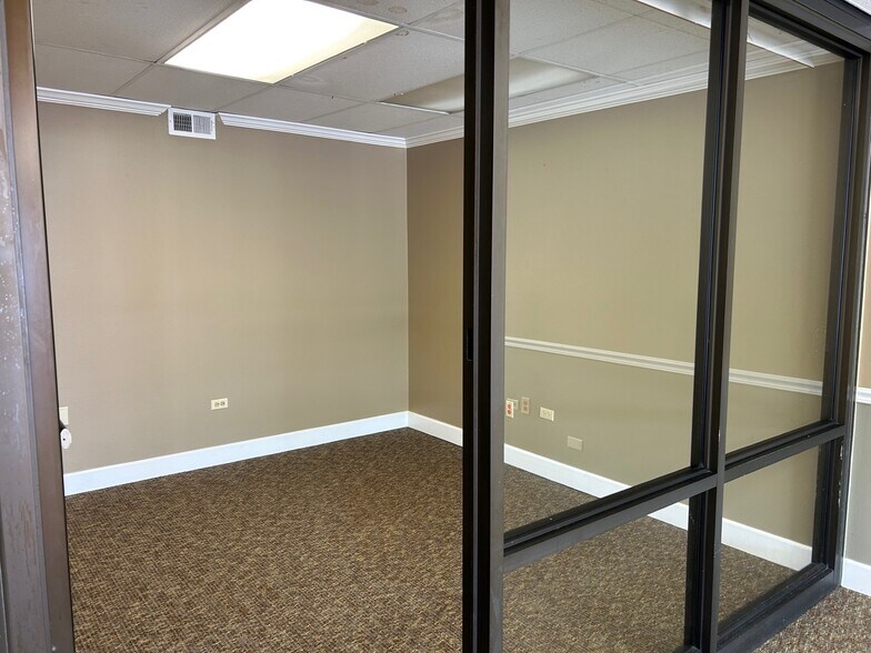 More Photos Of 704 E Madison Ave, Bastrop Serviced Offices For Sale