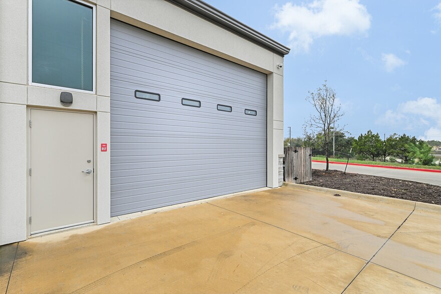 More Photos Of 1009 N Ranch 620 Rd, Lakeway Warehouse For Sale