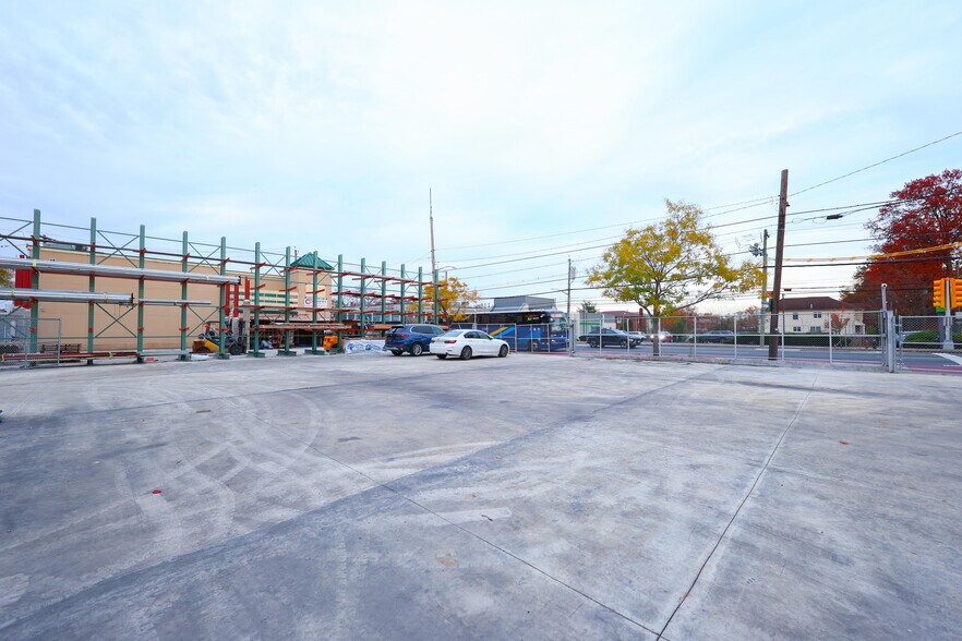 More Photos Of 1525-1535 Hylan Blvd, Staten Island Freestanding For Lease