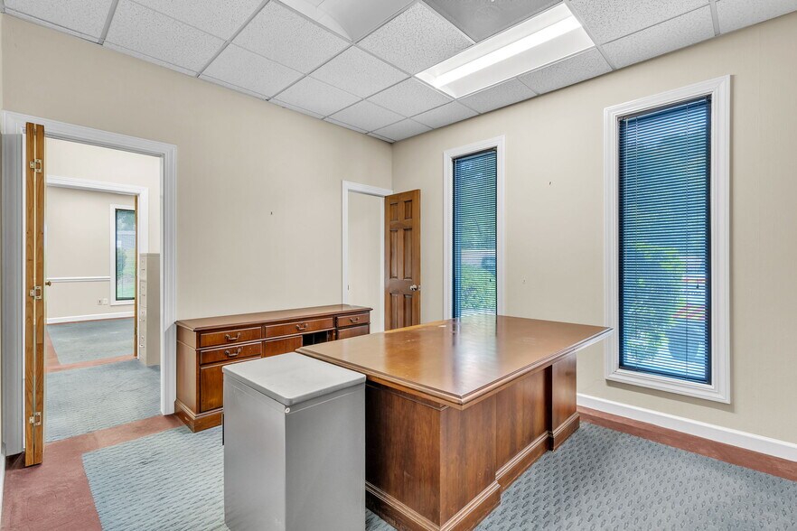 More Photos Of 4 Progress Rd, Greenville Flex For Lease