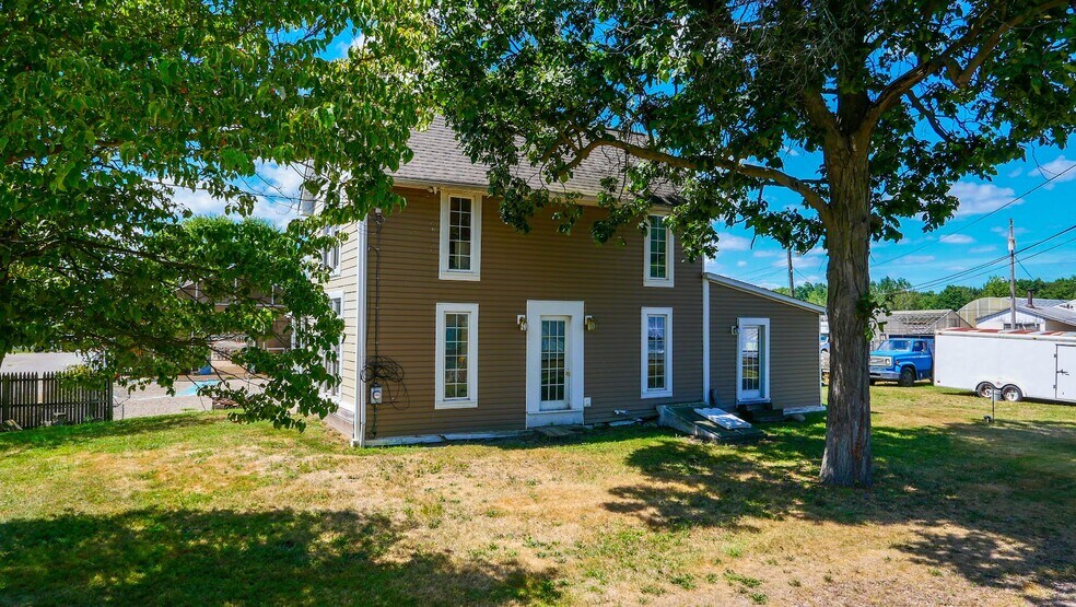 More Photos Of 1993 Wright Rd, Akron Garden Center For Sale