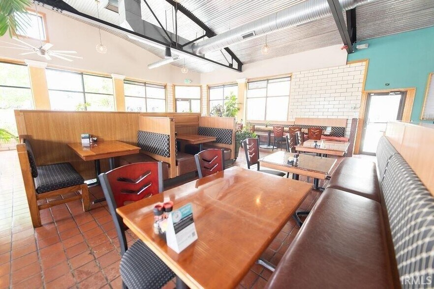 More Photos Of 409 S Walnut St, Bloomington Restaurant For Sale