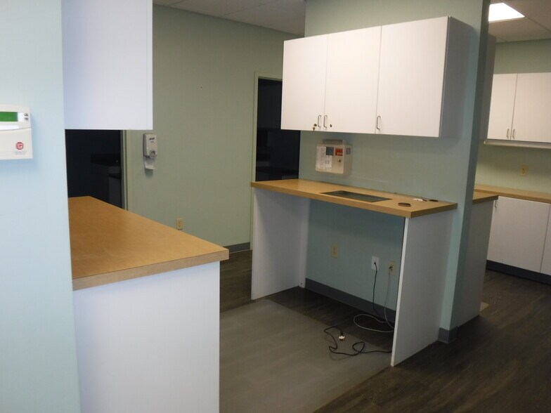 More Photos Of 1908 Caudle Dr, Mount Airy Medical For Lease