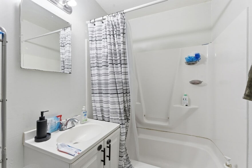 More Photos Of 630 Florida Grove Rd, Perth Amboy Apartments For Sale