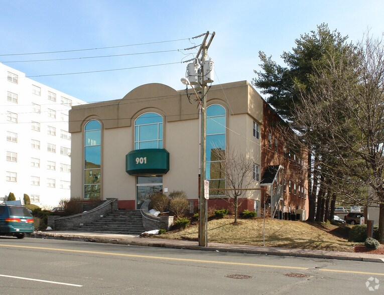 More Photos Of 901 Farmington Ave, West Hartford Medical For Lease