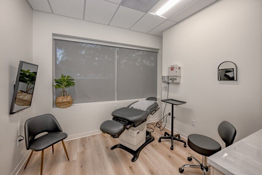 More Photos Of 25425 Orchard Village Rd, Santa Clarita Medical For Sale