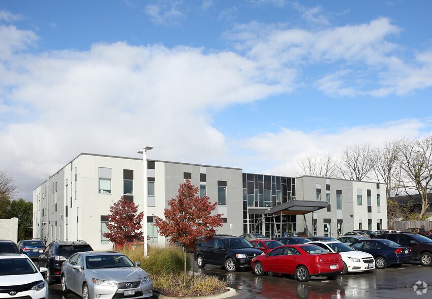 More Photos Of 215 Fanshawe Park Rd W, London Office For Sale