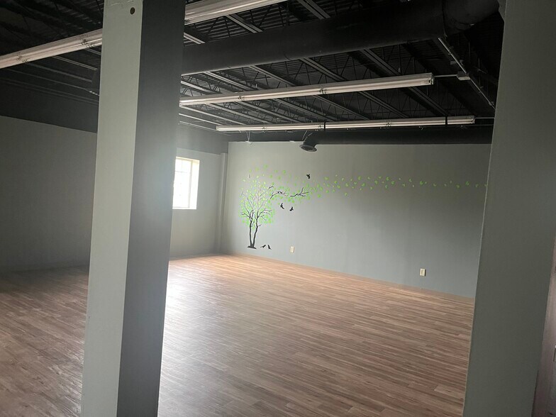 More Photos Of 16665 W Park Cir, Chagrin Falls Flex For Lease