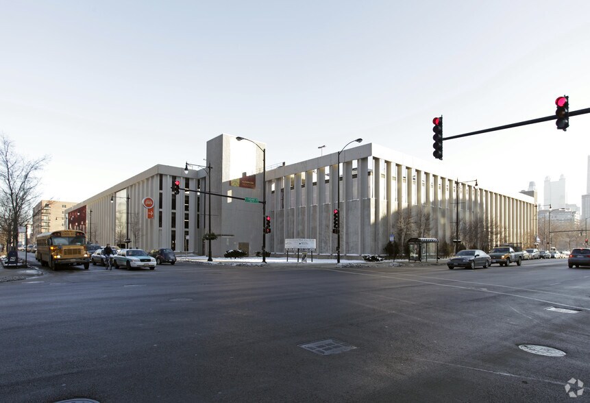 More Photos Of 530 W Chicago Ave, Chicago Parking Garage For Sale