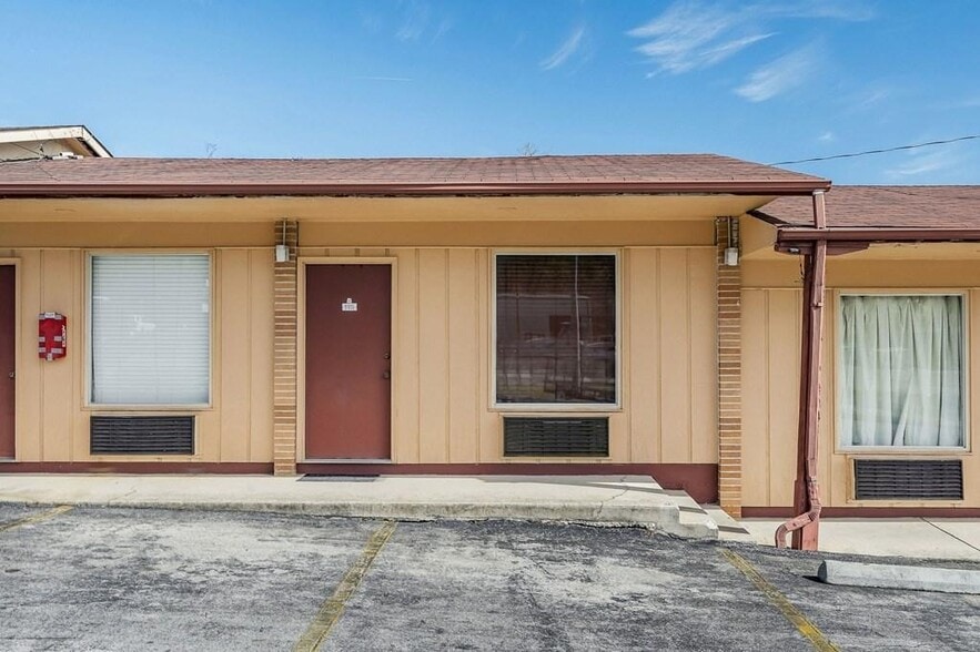 More Photos Of 1646 E Spring St, Cookeville Hotel For Sale