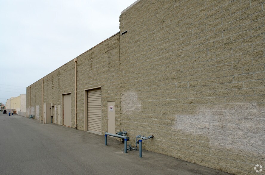 More Photos Of 1711-1723 S Broadway Dr, Santa Maria General Retail For Lease