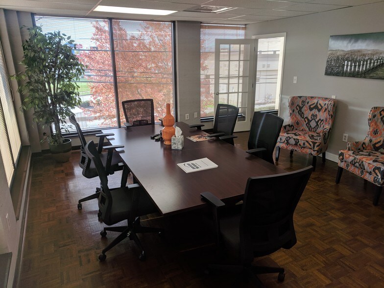 More Photos Of 2692 Richmond Rd, Lexington Office For Lease