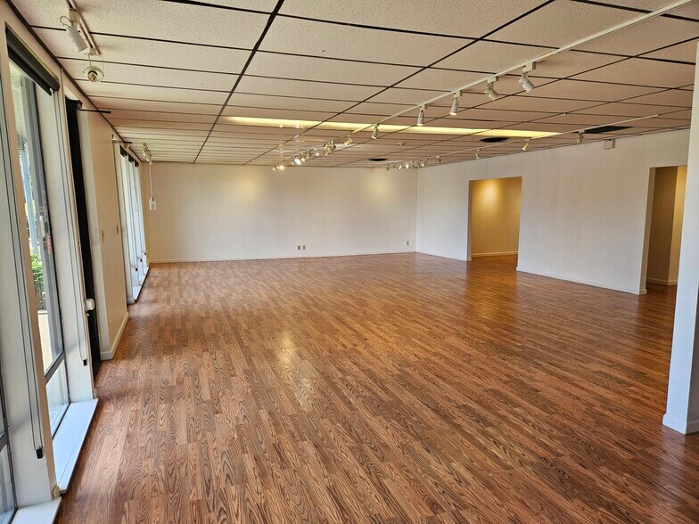 More Photos Of 993 Francisco Blvd E, San Rafael Showroom For Lease