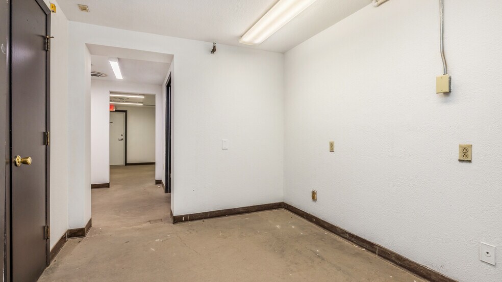 More Photos Of 1025 Pyle Dr, Kingsford Industrial For Sale