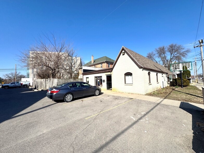 More Photos Of 1118 S Park St, Madison Office For Lease