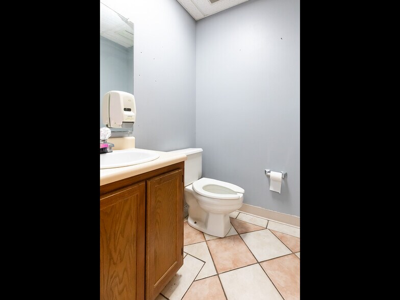 More Photos Of 640 S Walker St, Bloomington Medical For Sale