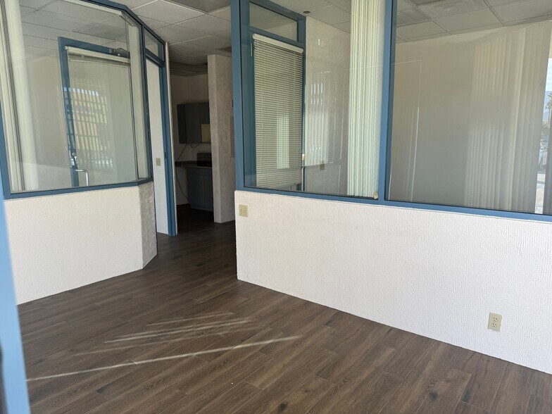 More Photos Of 77570 Springfield Ln, Palm Desert Warehouse For Lease